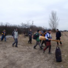 Vykladanie z autobusu pri Morave na r.km 11