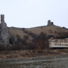 Zimný Devín z kolísavej pramice na Dunaji