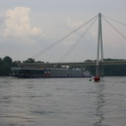 Stretnutie s osobnou loďou v zúženom mieste pri moste nad Hainburgom (Milan Piecka so synom Mišom)